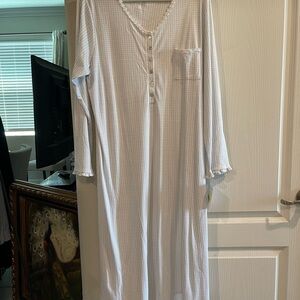 Eileen West White Long Nightgown with V-Neck